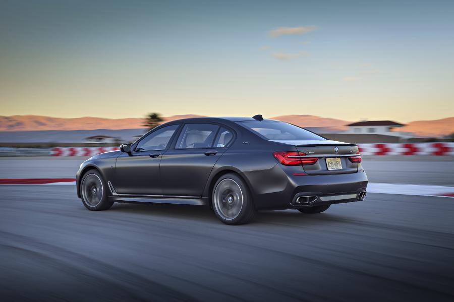 BMW M760i xDrive 2017 года  (NA) (фото 124 из 154)